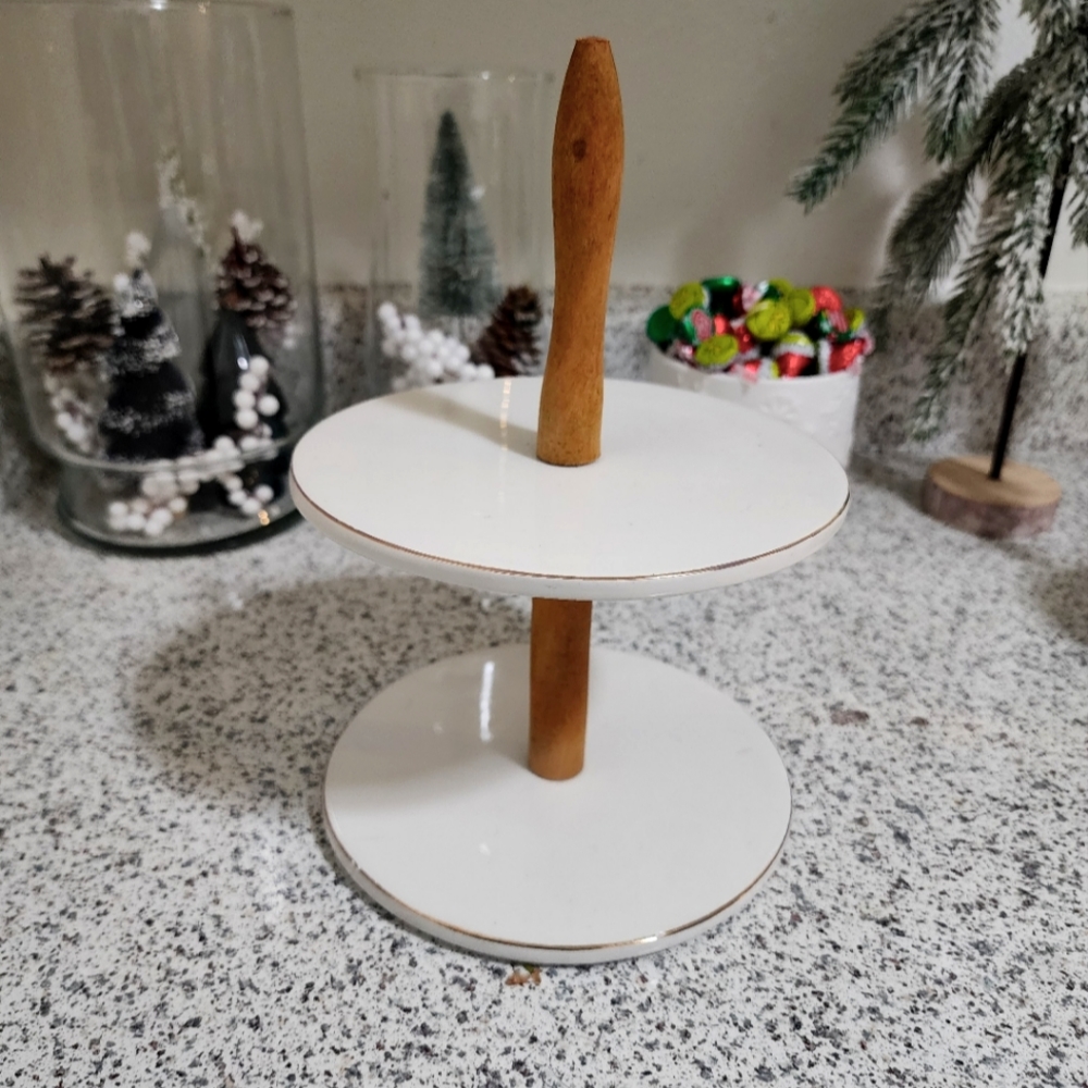 Two-tier tray